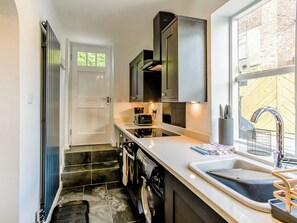 Dishwasher, high chair - 2 bedroom accommodation in Whitby (Whitby)
