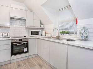 Dishwasher - Minsters Reach Apartment Three - UK2748 (York)
