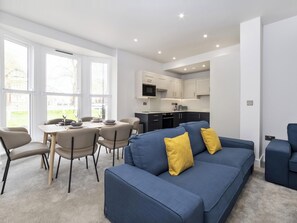 TV - This ground floor apartment is beautiful. (York)