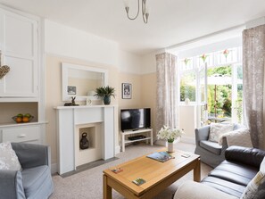 TV - 3 bedroom accommodation in York (York)