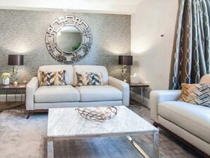 TV - 1 bedroom accommodation in York (York)