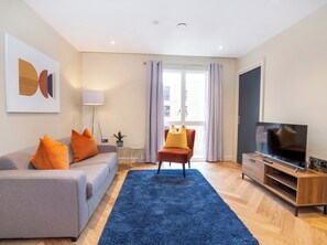 TV - 1 bedroom accommodation in York (York)