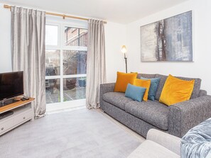 TV - Minsters Reach Apartment Two - UK2747 (York)
