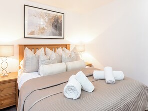 2 bedrooms, free WiFi - Minsters Reach Apartment Two - UK2747 (York)