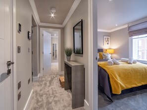 2 bedrooms, free WiFi - A wonderful base to go off and explore the magical city of York. (York)