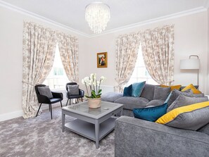 Living area - George Street Two - UK2767 (York)