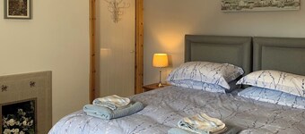 Ploughmans Cottage-UK7346