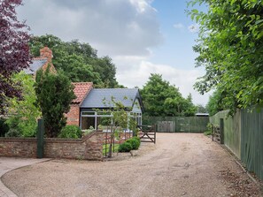 Property grounds - 3 bedroom accommodation in Strensall (Strensall)