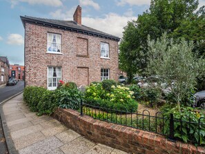 Property grounds - George Street One - UK2766 (York)