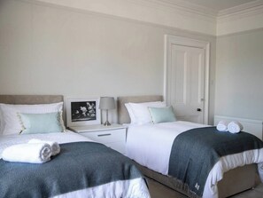 4 bedrooms, free WiFi - This stunning Victorian property has just finished a full renovation. (Elgin)