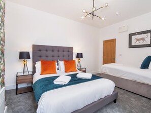 5 bedrooms, free WiFi - 5 bedroom accommodation in York (York)