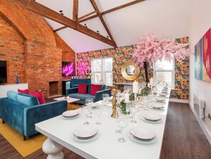 Dining - 5 bedroom accommodation in York (York)