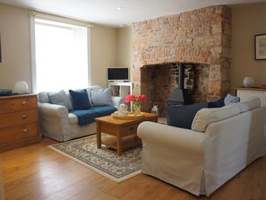 TV - 3 bedroom accommodation in Berwick-Upon-Tweed (Berwick-Upon-Tweed)