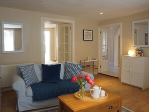 TV - 3 bedroom accommodation in Berwick-Upon-Tweed (Berwick-Upon-Tweed)