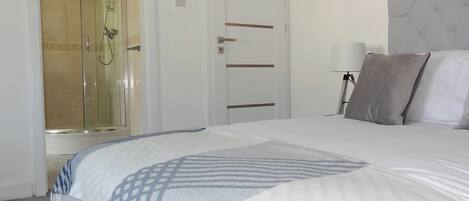 6 bedrooms, free WiFi