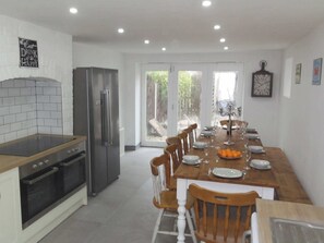 Dining - Snowdon Retreat Villa (Llandudno)