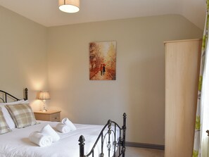 4 bedrooms, free WiFi - Ty Fynnon Cottage-UK2786 (Penmaenmawr, near Conwy)