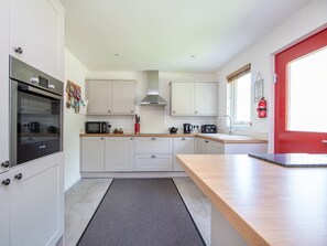 Dishwasher, high chair - 3 bedroom accommodation in Aviemore (Aviemore)