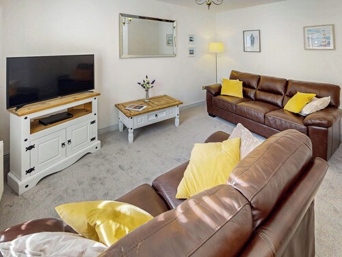 This three bedroomed cottage sleeps up to six guests and is pet friendly.