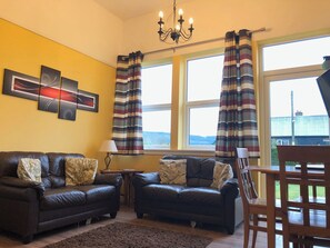 TV - 2 bedroom accommodation in Dalavich (Dalavich)