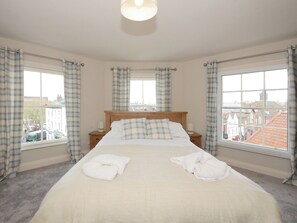 4 bedrooms, free WiFi - 4 bedroom accommodation in York (York)