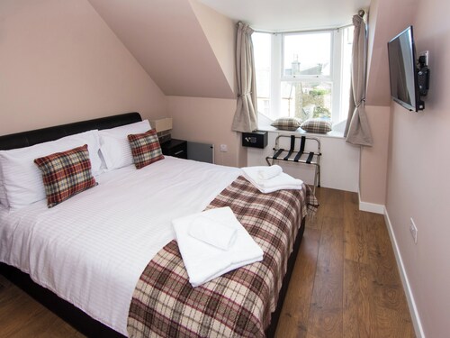 St. Ninian's - UK7546