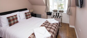 St. Ninian's - UK7546