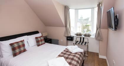 St. Ninian's - UK7546