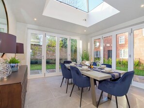 Dining - The Presidential Suite (York)