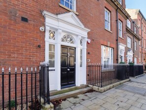 Exterior detail - The Presidential Suite (York)
