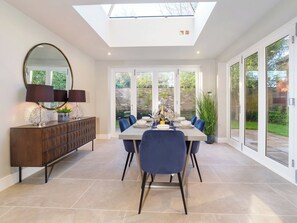 Dining - The Presidential Suite (York)
