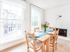 Dining - 2 bedroom accommodation in York (York)