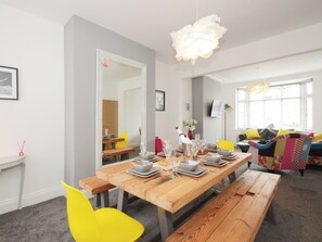 Dining - Wonderful family home ideally located to enjoy a city break in York. (York)