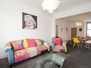 TV - Wonderful family home ideally located to enjoy a city break in York. (York)