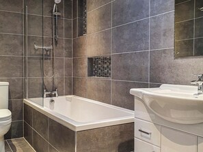 Bathroom - Oakbank Cottage - UK7574 (Pitlochry)