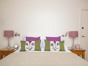 1 bedroom, free WiFi - Scottish Thistle - UK7561 (Inverness)