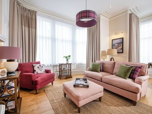 TV - Scottish Thistle - UK7561 (Inverness)