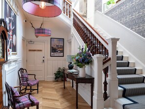 Interior - Scottish Thistle - UK7561 (Inverness)