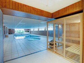 Pool - 3 bedroom accommodation in Forfar (Forfar)