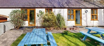 2 bedroom accommodation in Penmaenmawr, near Conwy