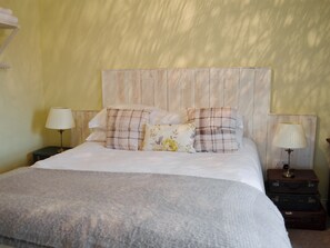 3 bedrooms, free WiFi - 3 bedroom accommodation in Beadnell (Beadnell)