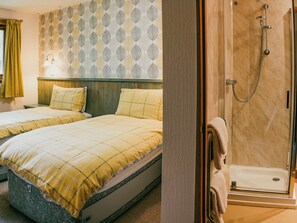 3 bedrooms, free WiFi - We love this hidden little secret. (Moffat)
