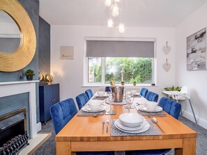 Dining - Stylish Hot Tub House (York)