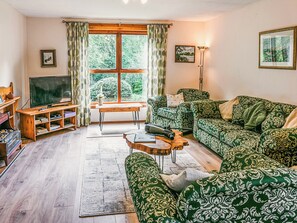 TV - Lodge Three - UK7614 (Moffat)