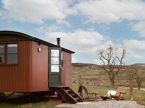 Exterior - Lapwing Shepherds Hut - UK7631 (Pitlochry)