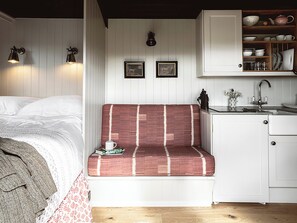 1 bedroom - Lapwing Shepherds Hut - UK7631 (Pitlochry)