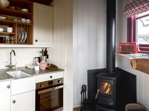 Private kitchen - Lapwing Shepherds Hut - UK7631 (Pitlochry)