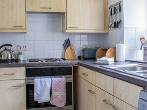 Dishwasher, high chair - Marble Lodge - UK7635 (Pitlochry)