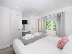 Free WiFi - A perfect luxury coastal escape for couples. (Langbank)
