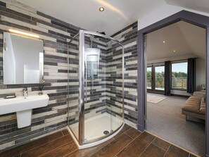 Towels - 5 bedroom accommodation in Drumnadrochit (Drumnadrochit)